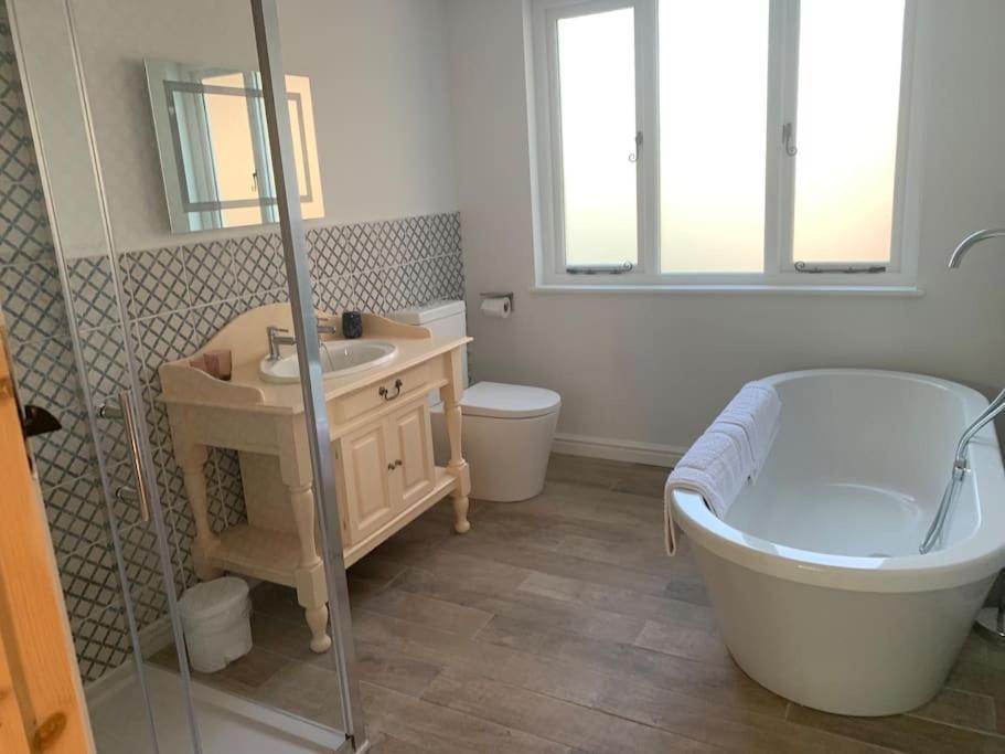 Cottage With Outstanding Views Velindre  Extérieur photo